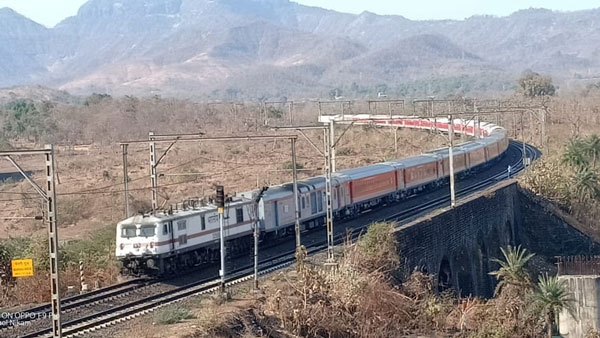 పుష్ పుల్ టెక్నాలజీ వల్ల ట్రైన్ వేగం మరింత పెరిగే అవకాశం ; ఈ పుష్ పుల్ టెక్నాలజీ ఏంటనుకుంటున్నారా..!