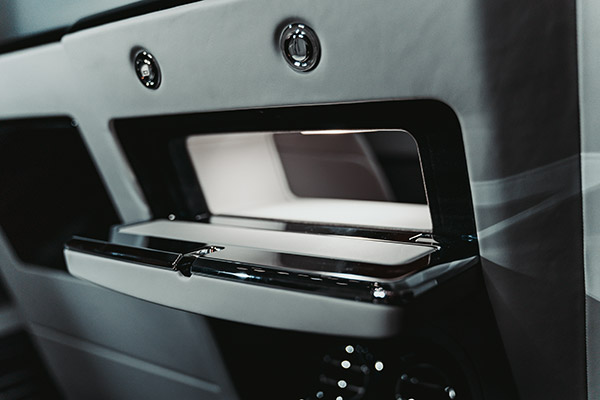 రోల్స్ రాయిస్ ఫాంటమ్ ప్రైవసీ సూట్; ఇకపై ఆ కారులో అంతా రహస్యమే..!