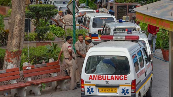 కరోనా వేళ అంబులెన్స్ డ్రైవర్ల అరాచకాలకు అడ్డుకట్ట; నోయిడా పోలీస్ 