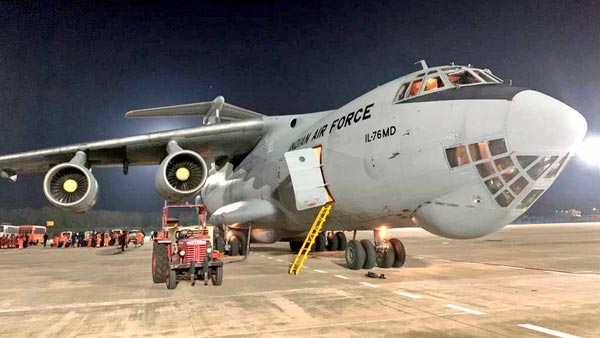 యుద్ధ విమానాల ద్వారా ఆక్సిజెన్ ట్యాంకర్స్ సరఫరా