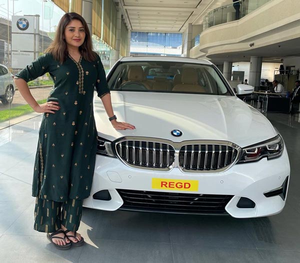 బిఎమ్‌డబ్ల్యూ లగ్జరీ కార్ కొనుగోలుచేసిన కన్నడ నటి కరుణ్య రామ్