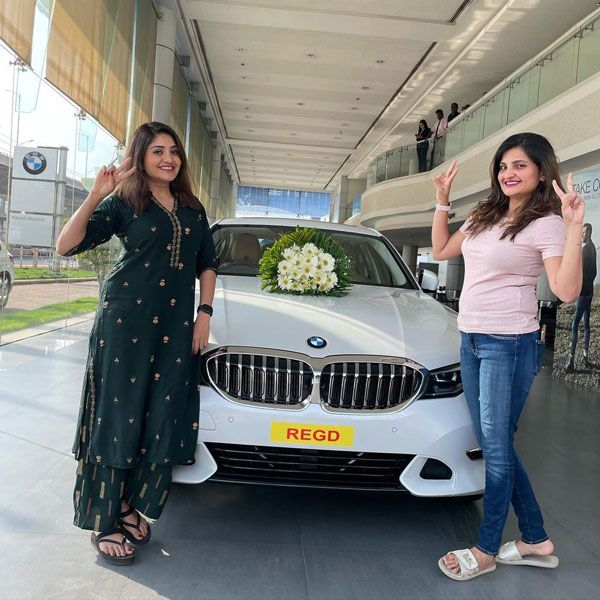 బిఎమ్‌డబ్ల్యూ లగ్జరీ కార్ కొనుగోలుచేసిన కన్నడ నటి కరుణ్య రామ్