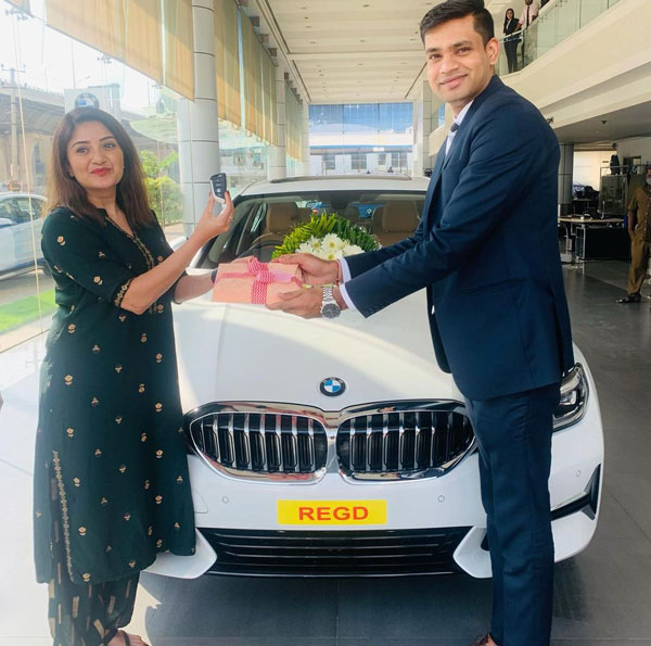 బిఎమ్‌డబ్ల్యూ లగ్జరీ కార్ కొనుగోలుచేసిన కన్నడ నటి కరుణ్య రామ్