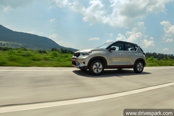 సరికొత్త లోగోతో డీలర్‌షిప్ కేంద్రాలకు చేరుకుంటున్న కియా సోనెట్