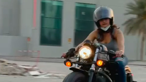 హార్లే డేవిడ్సన్‌ బైక్‌పై కనిపించిన మమతా మోహన్‌దాస్ [వీడియో]