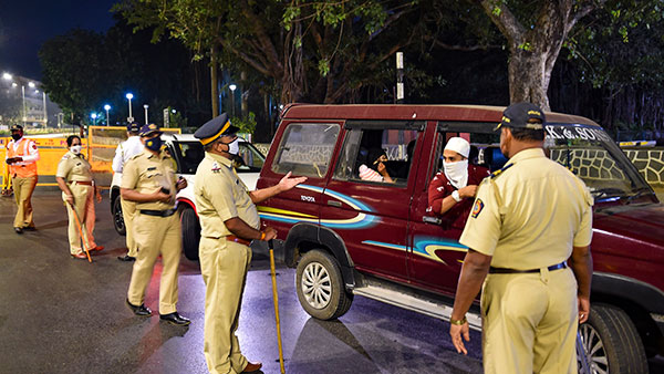 నైట్ కర్ఫ్యూ; ఒక్కరోజులో 68 వాహనాల స్వాధీనం.. ఎక్కడో తెలుసా? నైట్ కర్ఫ్యూ; ఒక్కరోజులో 68 వాహనాల స్వాధీనం.. ఎక్కడో తెలుసా?
