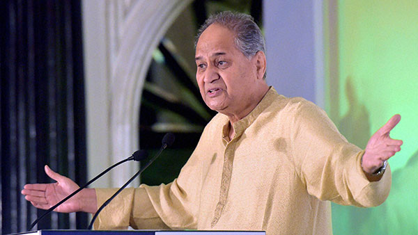 బజాజ్ ఆటో చైర్మన్ పదవికి రాజీనామా చేసిన రాహుల్ బజాజ్.. ఎందుకంటే?