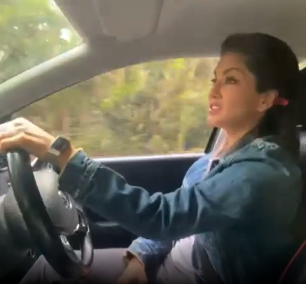 సన్నీ లియోన్ కేరళ కార్ డ్రైవింగ్లో ఎదురైన చేదు అనుభవం.. కారణం ఇదే