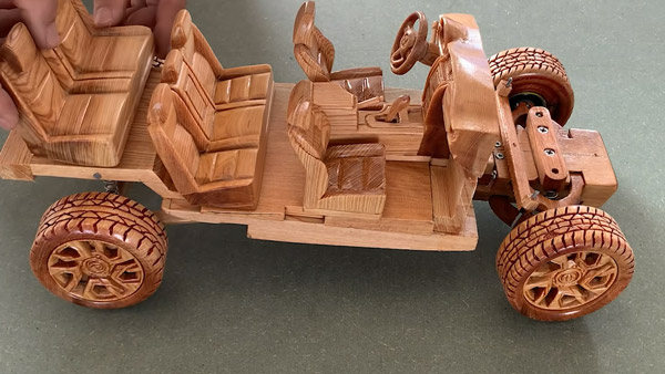 చెక్కతో చేసిన టయోటా ఫార్చ్యూనర్ లెజెండర్.. సూపర్, గురూ..!