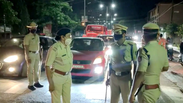 నైట్ కర్ఫ్యూ; ఒక్కరోజులో 68 వాహనాల స్వాధీనం.. ఎక్కడో తెలుసా? నైట్ కర్ఫ్యూ; ఒక్కరోజులో 68 వాహనాల స్వాధీనం.. ఎక్కడో తెలుసా?