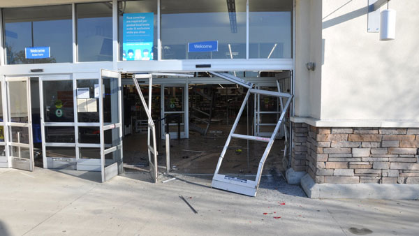 ఉద్యోగం నుంచి తీసేశారని బీభత్సం సృష్టించిన మాజీ ఉద్యోగి.. ఇంతకీ ఏం చేసాడో తెలుసా?