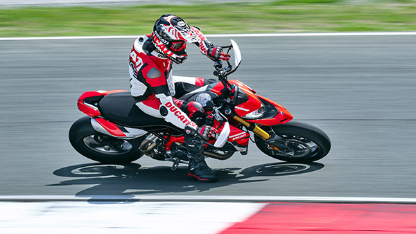 కొత్త 2022 డ్యుకాటి హైపర్‌మోటార్డ్ 950 బైక్ ఆవిష్కరణ; వివరాలు