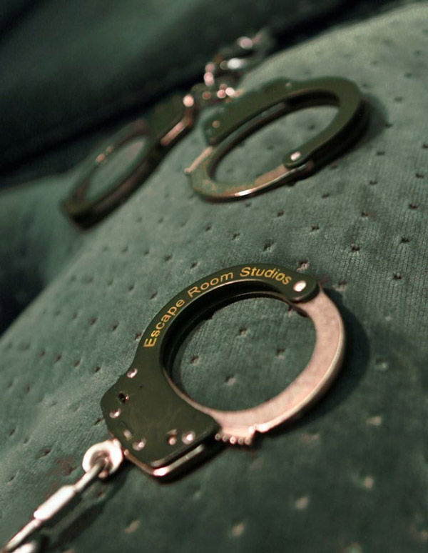 హంటింగ్ గేమ్ రూమ్‌గా మారిన 1980 కాలం నాటి అంత్యక్రియల కోచ్!