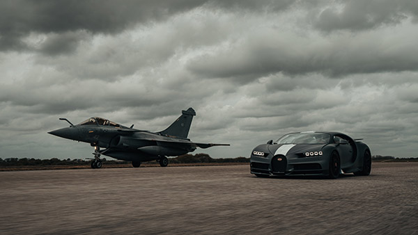 రాఫెల్ యుద్ధ విమానానికి, బుగాటి సూపర్ కారుకి పోటీ: ఎవరు గెలిచారో తెలిస్తే షాక్!