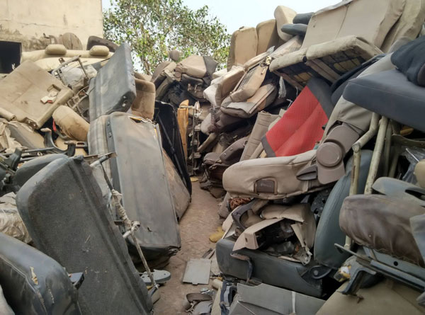 పనికిరాని సీట్ బెల్టులతో వ్యాపారం.. మిలియన్ల కొద్దీ సంపాదన.. ఎలా అనుకునుటున్నారా?