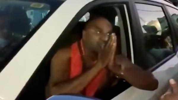 స్వామీజీని తాకిన పేస్ మాస్క్ ఎఫెక్ట్.. ఎలా అనుకుంటున్నారా?