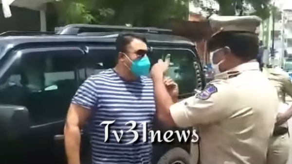 ACP అని చెప్పుకున్న వ్యక్తిని అరెస్టు చేసిన పోలీసులు.. ఎందుకో తెలుసా?