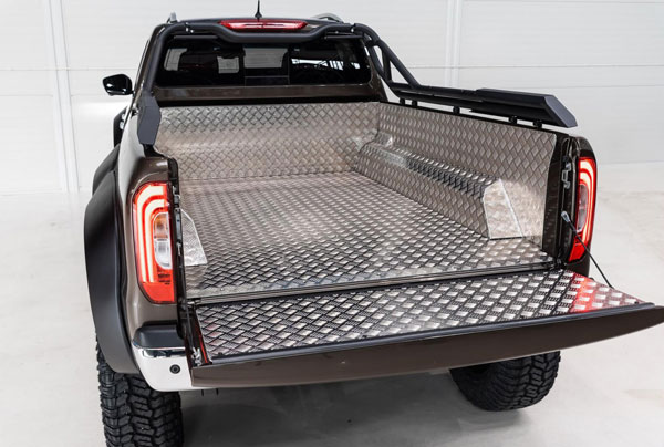 6x6 పికప్ ట్రక్కుగా మారిన మెర్సిడెస్ బెంజ్ ఎక్స్-క్లాస్