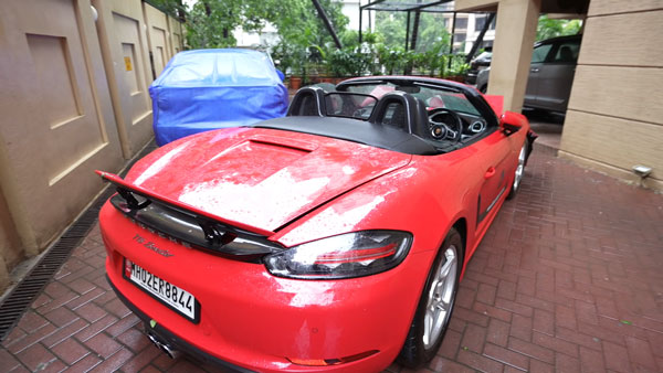 'తౌక్టే' తుఫాను వల్ల భారీగా దెబ్బతిన్న లగ్జరీ కార్[వీడియో]