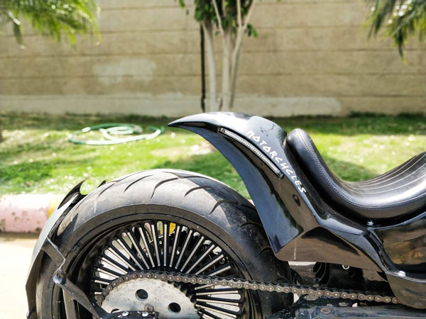 సూపర్ లుక్‌లో అదరగొడుతున్న గాడ్జిల్లా బైక్.. ఇది మీకందరికీ నచ్చిన బ్రాండ్ బైక్ కూడా..