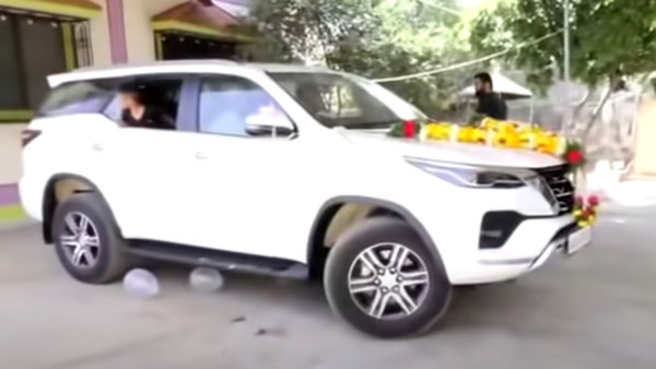 కొడుకులు ఇచ్చిన గిఫ్ట్‌కి ఆనందంతో మురిసిపోయిన తల్లిదండ్రులు[వీడియో]