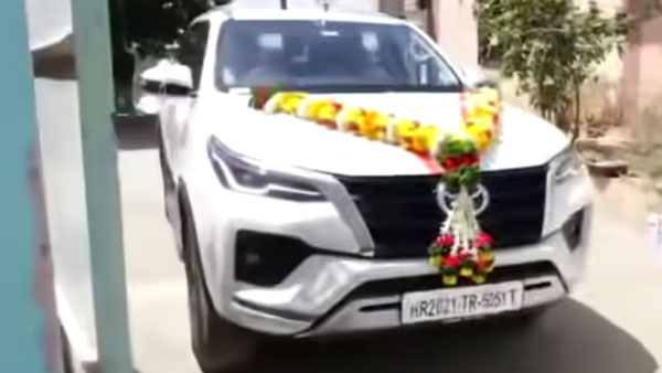 కొడుకులు ఇచ్చిన గిఫ్ట్‌కి ఆనందంతో మురిసిపోయిన తల్లిదండ్రులు[వీడియో]