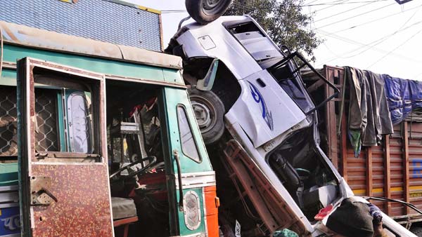 ట్రక్కు ప్రమాదాలు ఎక్కువగా జరగడానికి ప్రధాన కారణం ఇదే.. మీకు తెలుసా? ట్రక్కు ప్రమాదాలు ఎక్కువగా జరగడానికి ప్రధాన కారణం ఇదే.. మీకు తెలుసా?