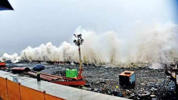 తౌక్టే తుఫాన్ ఎఫెక్ట్; 37 మంది మరణం 38 మంది గల్లంతు