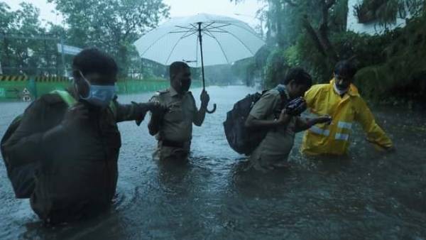 తౌక్టే తుఫాన్ ఎఫెక్ట్; 37 మంది మరణం 38 మంది గల్లంతు