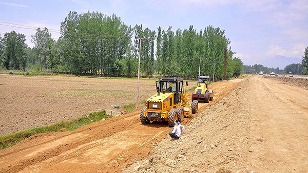 రోడ్డు నిర్మాణంలో రూ. 15 లక్షల కోట్లు పెట్టుబడి పెట్టనున్న కేంద్రం