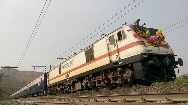 90 వసంతాలు పూర్తి చేసుకున్న భారతదేశపు మొట్టమొదటి సూపర్ ఫాస్ట్ ట్రైన్, ఇదే