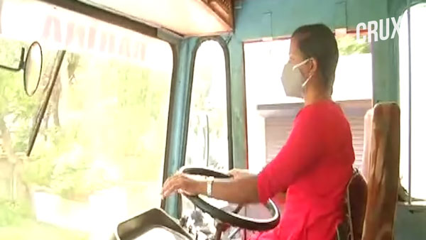 చదివింది M.com, చేస్తోంది పెట్రోల్ ట్యాంక్ డ్రైవింగ్.. ఇదంతా 24 ఏళ్ల యువతి సాహసం