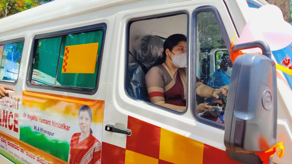 అంబులెన్స్ డ్రైవర్‌గా మారిన కాంగ్రెస్ ఎమ్మెల్యే.. ఎక్కడో తెలుసా?