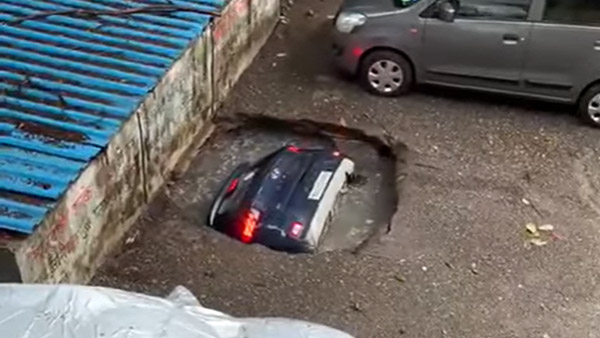 చూస్తుండగానే బుడుక్కున మునిగిపోయిన కొత్త హ్యుందాయ్ వెన్యూ కార్!