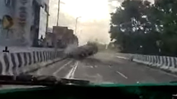 కొంపముంచిన ఓవర్ స్పీడ్.. భారీగా దెబ్బతిన్న మహీంద్రా జైలో[వీడియో]