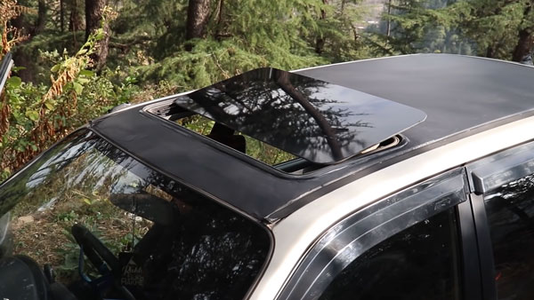 మీకు తెలుసా.. ఈ మారుతి ఆల్టో కారుకి ఎలక్ట్రిక్ సన్‌రూఫ్‌ ఉంది.. నమ్మకపోతే వీడియో చూడండి