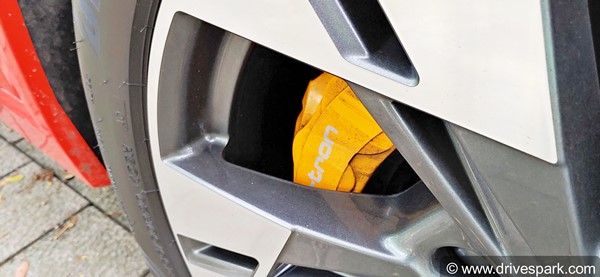 ఆడి బ్రాండ్ యొక్క ఫస్ట్ ఎలక్ట్రిక్ ఎస్‌యూవీ 'ఈ-ట్రోన్' 55 క్వాట్రో ఫస్ట్ డ్రైవ్ రివ్యూ.. ఇప్పుడు మీ కోసం