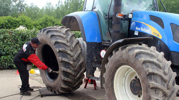 మీకు తెలుసా.. ట్రాక్టర్ టైర్లు నీటితో నింపుతారు.. ఎందుకంటే?