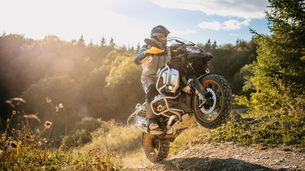 భారత్‌లో విడుదలైన BMW R 1250 GS & R 1250 GS అడ్వెంచర్ బైక్స్; ధర & వివరాలు 