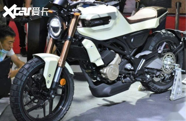 మరొక పాపులర్ బైక్ డిజైన్‌ని కాపీ కొట్టిన చైనీస్.. వీళ్లు ఇక మారరా..!?