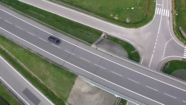 ట్రాఫిక్ కంట్రోల్ కోసం డ్రోన్లు ఉపయోగిస్తున్న పోలాండ్ పోలీసులు 