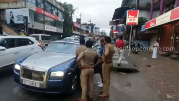 దుబాయ్‌లో రిజిస్టర్ అయిన కారుకు కేరళలో ఫైన్ వేశారు, ఎందుకో తెలుసా?