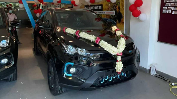 టాటా ఆల్ట్రోజ్, నెక్సాన్, హారియర్ డార్క్ ఎడిషన్ల డెలివరీలు ప్రారంభం