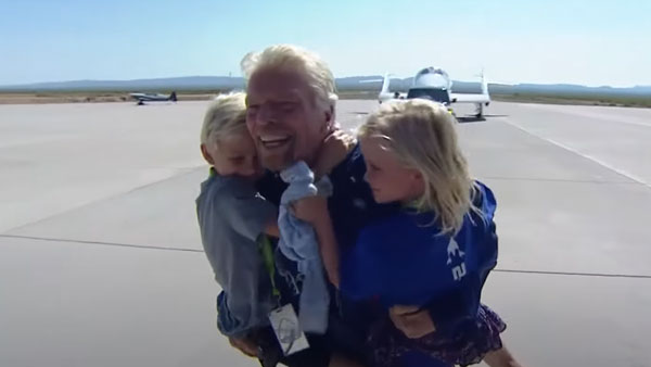 గగనయానం చేసి విజయవంతంగా తిరిగి వచ్చిన 70 ఏళ్ల వ్యక్తి.. ఇప్పుడు అతడే హాట్ టాపిక్