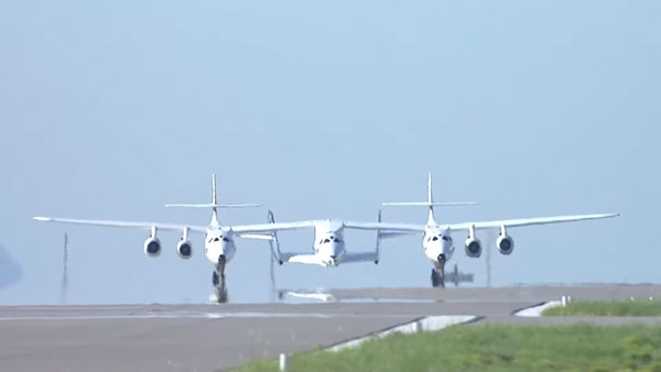 గగనయానం చేసి విజయవంతంగా తిరిగి వచ్చిన 70 ఏళ్ల వ్యక్తి.. ఇప్పుడు అతడే హాట్ టాపిక్