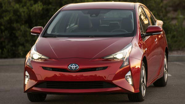 పోలీసుల తనికీల్లో పట్టుబడ్డ బోనెట్‌పై శాటిలైట్ డిష్ ఏర్పాటు చేసిన కారు.. తర్వాత ఏం జరిగిందంటే?