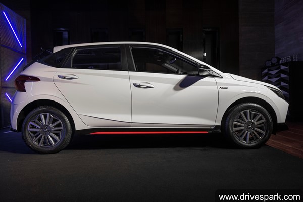 కొత్త Hyundai i20 N-Line మరియు స్టాండర్డ్ i20 మోడళ్ల మధ్య తేడా ఏంటి?