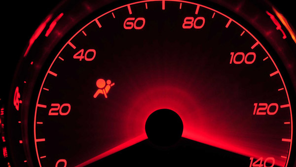 కారులో ఎయిర్‌బ్యాగ్ వార్నింగ్ లైట్ ఆన్ అయిందా? కారణాలు ఏంటో తెలుసుకోండి!