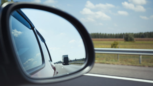 కారులో బ్లైండ్ స్పాట్ మిర్రర్స్ వల్ల ఉపయోగాలు ఎన్నో.. మీకు తెలుసా!!