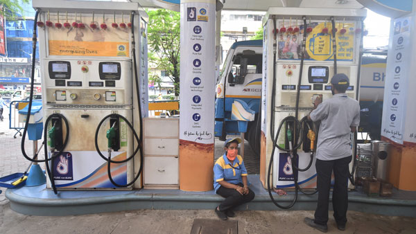 మీకు తెలుసా.. అక్కడ చేపలు కొంటే పెట్రోల్ ఫ్రీ 